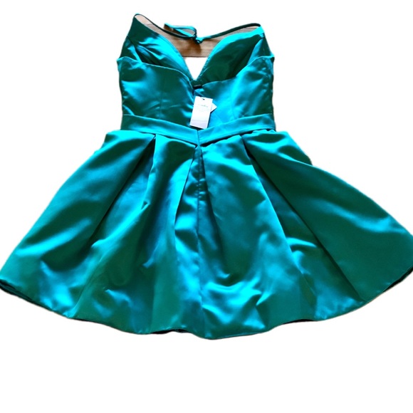 STUNNING GREEN SATIN HALTER COCKTAIL DRESS W/POCK - Picture 5 of 8